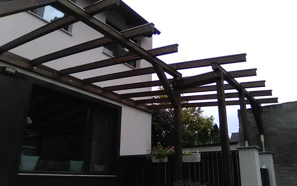 Pergola szerkezet kihúzható napvitorlához